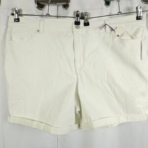 NWT Gloria Vanderbilt Womens 22W White High Rise Amanda Shorts‎